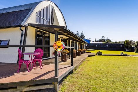 Photo of property in 9 Beach Road, Patea, 4520