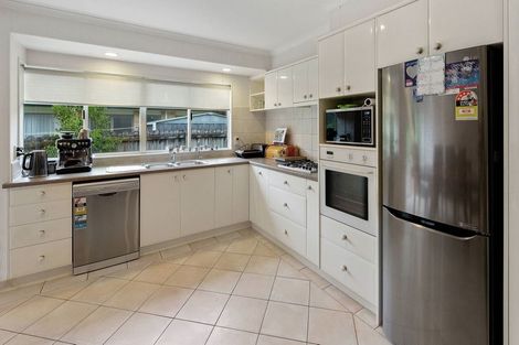 Photo of property in 19 Trovare Place, Golflands, Auckland, 2013