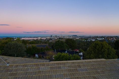 Photo of property in 83 Pupuke Road, Northcote, Auckland, 0627