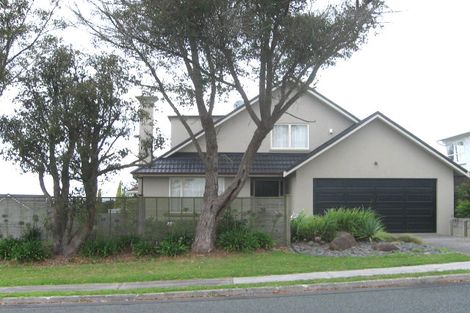 Photo of property in 1/114 Ocean View Road, Northcote, Auckland, 0627