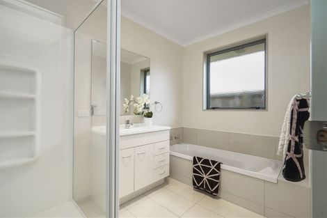 Photo of property in 20 Max Landing, Grandview Heights, Hamilton, 3200