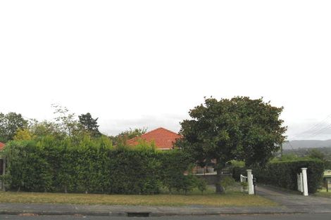 Photo of property in 15 Awaroa Road, Sunnyvale, Auckland, 0612
