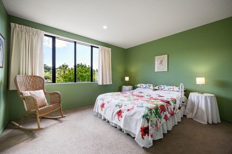 Photo of property in 30 Woodridge Avenue, Northcross, Auckland, 0630