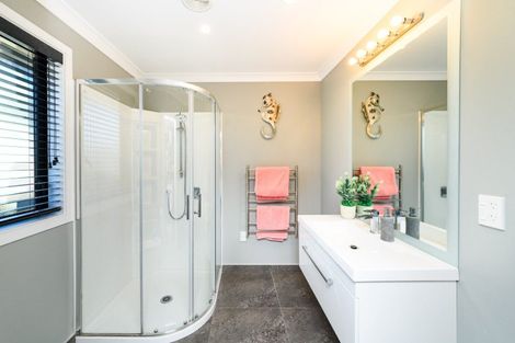 Photo of property in 23 Silicon Way, Fitzherbert, Palmerston North, 4410