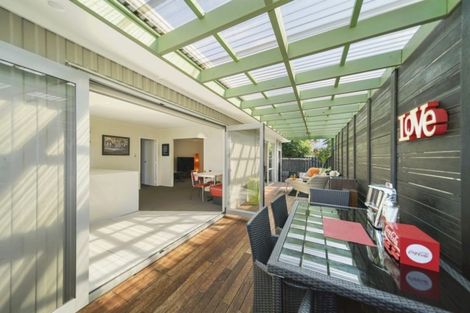 Photo of property in 13 Bradbury Road, Botany Downs, Auckland, 2010