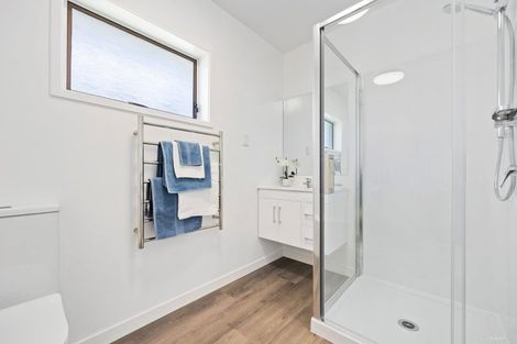 Photo of property in 2/13 Kathleen Street, Totara Vale, Auckland, 0627