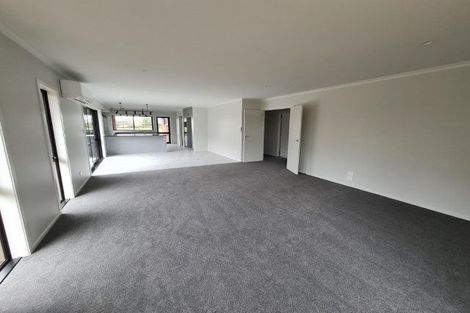 Photo of property in 40 Whatumairangi Way, Owhata, Rotorua, 3010