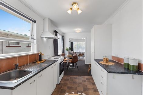 Photo of property in 53 Queenwood Road, Levin, 5510