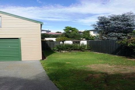 Photo of property in 14 Chablis Place, Henderson, Auckland, 0612