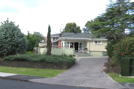 Photo of property in 13 Dawnhaven Drive, Te Atatu Peninsula, Auckland, 0610