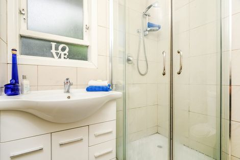 Photo of property in 43 Hereford Street, Te Atatu Peninsula, Auckland, 0610