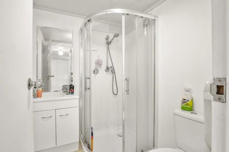 Photo of property in 18 Batchelor Street, Newlands, Wellington, 6037