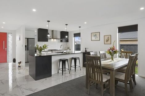 Photo of property in 5a Shillingford Boulevard, Rolleston, 7615