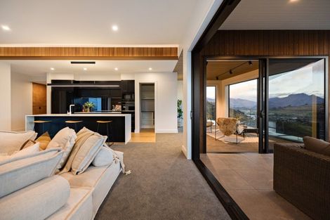Photo of property in 6 Florence Close, Queenstown Hill, Queenstown, 9300