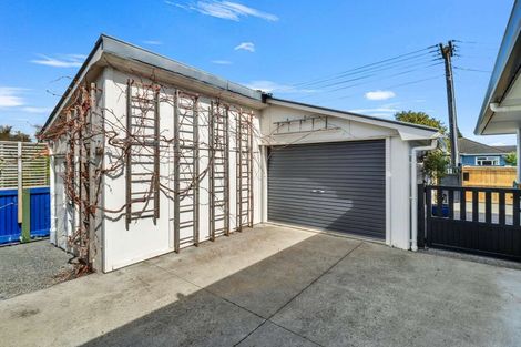 Photo of property in 16 Tregarth Street, Saint Johns Hill, Whanganui, 4501