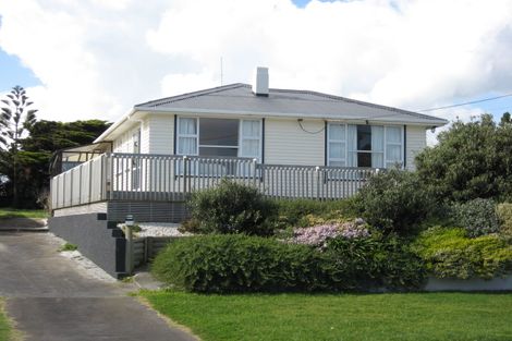 Photo of property in 84 Karaka Street, Castlecliff, Whanganui, 4501