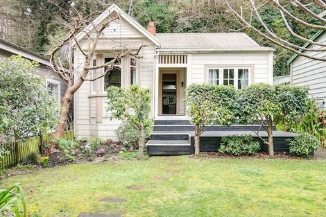 Photo of property in 103 Shakespeare Road, Bluff Hill, Napier, 4110