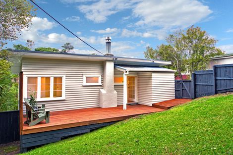 Photo of property in 95 Takahe Road, Titirangi, Auckland, 0604