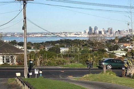 Photo of property in 95 Ocean View Road, Hillcrest, Auckland, 0627