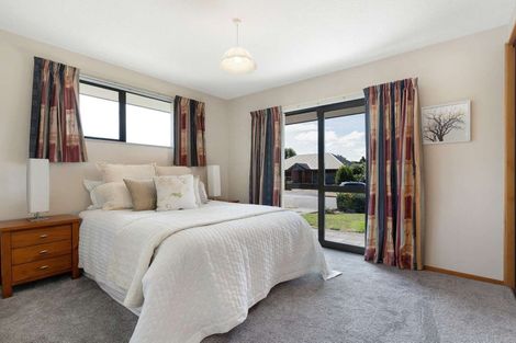 Photo of property in 8 Lowry Avenue, Redwood, Christchurch, 8051