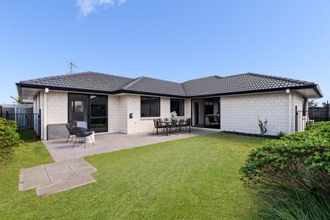 Photo of property in 5 Oka Street, Papamoa Beach, Papamoa, 3118