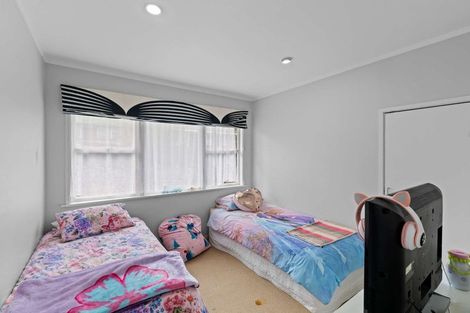 Photo of property in 10 Awaroa Road, Sunnyvale, Auckland, 0612