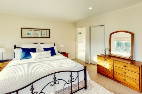 Photo of property in 17 Pendennis Point, Camborne, Porirua, 5026