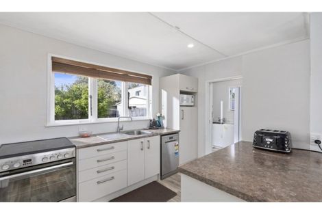 Photo of property in 1/412 East Coast Road, Sunnynook, Auckland, 0630