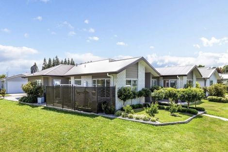 Photo of property in 8 Maison Way, Rangatira Park, Taupo, 3330