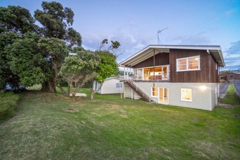 Photo of property in 66 Tindalls Bay Road, Tindalls Beach, Whangaparaoa, 0930