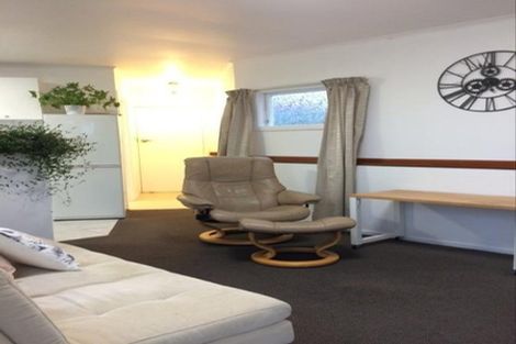 Photo of property in 17 Edgeworth Road, Glenfield, Auckland, 0629