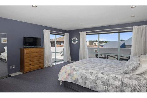 Photo of property in 191 Marine Parade, New Brighton, Christchurch, 8083