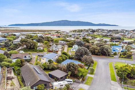 Photo of property in 4 Pine Ridge Terrace, Waikanae Beach, Waikanae, 5036
