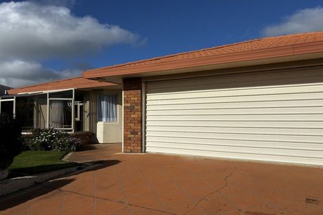Photo of property in 1/9 Waiwera Place, Merrilands, New Plymouth, 4312