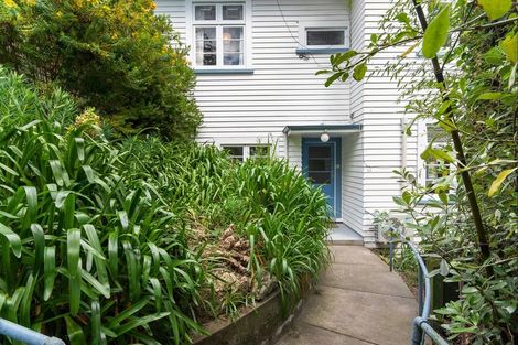 Photo of property in 8 Hadfield Terrace, Bluff Hill, Napier, 4110