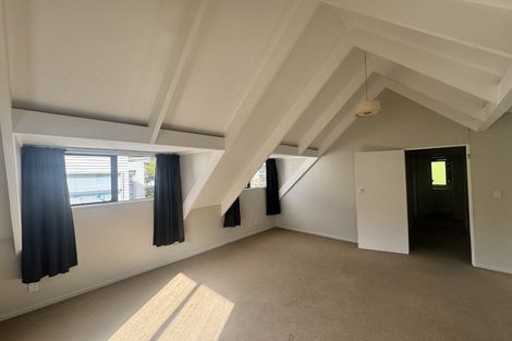 Photo of property in 6 Tiketike Way, Brooklyn, Wellington, 6021