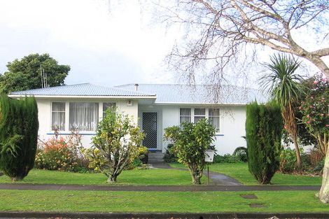 Photo of property in 102 Ruamahanga Crescent, Terrace End, Palmerston North, 4410