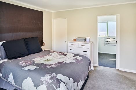 Photo of property in 28 Saunders Close, Whitby, Porirua, 5024