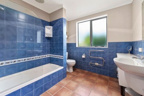 Photo of property in 16 Caulfield Place, Pukehangi, Rotorua, 3015