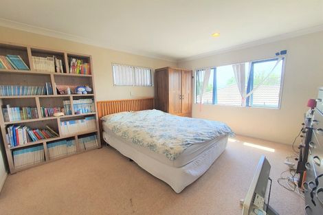 Photo of property in 33b Edmonton Road, Henderson, Auckland, 0612