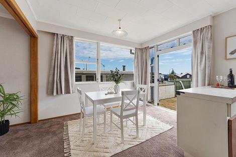 Photo of property in 3 Paynters Avenue, Strandon, New Plymouth, 4312