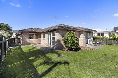 Photo of property in 1/11 Milton Road, Orewa, 0931