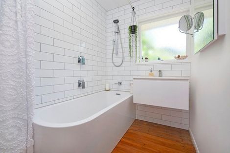 Photo of property in 1/24 Liston Crescent, Cockle Bay, Auckland, 2014