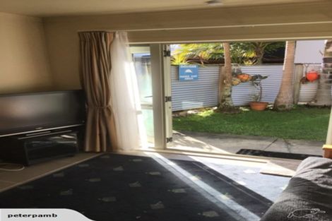 Photo of property in 45 Masterton Road, Rothesay Bay, Auckland, 0630