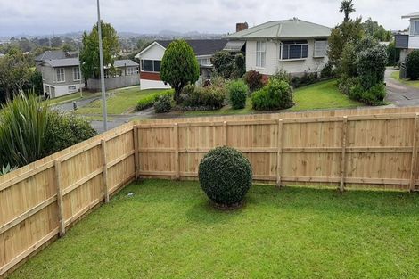 Photo of property in 16 Carole Crescent, Pakuranga, Auckland, 2010