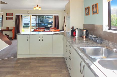 Photo of property in 38 Hennessy Street East, Foxton Beach, Foxton, 4815