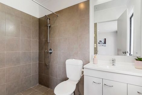 Photo of property in 3/8 Tuscany Way, Te Atatu Peninsula, Auckland, 0610