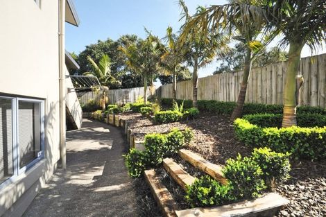 Photo of property in 182 Whangaparaoa Road, Red Beach, 0932