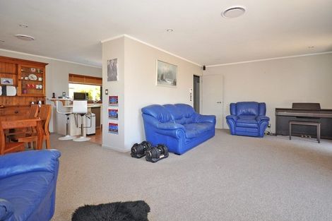Photo of property in 2/55 Greenvalley Rise, Glenfield, Auckland, 0629