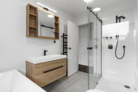 Photo of property in 4a Holiday Road, Stanmore Bay, Whangaparaoa, 0932